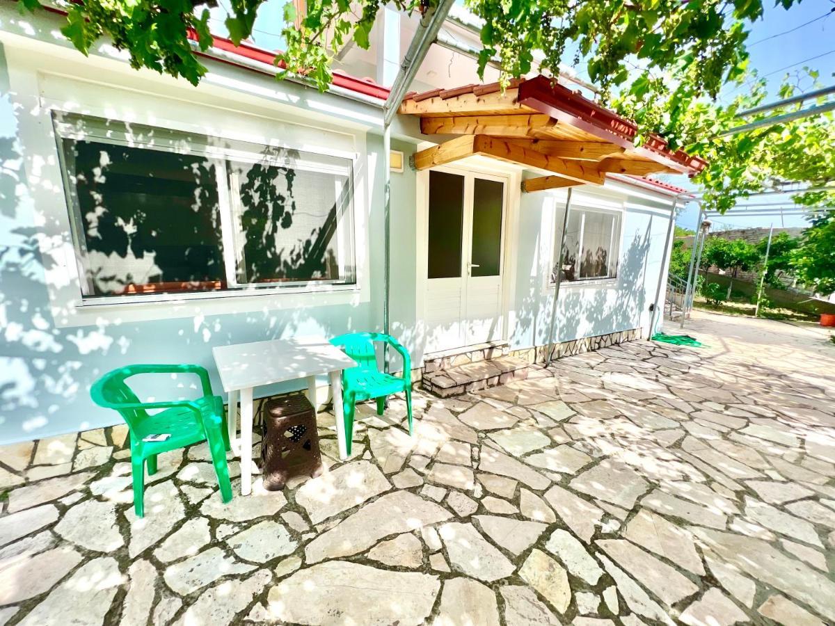 Coral Guesthouse Sarande Exterior photo