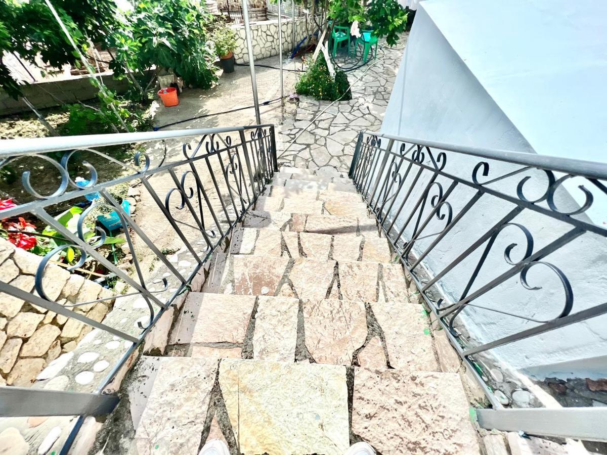 Coral Guesthouse Sarande Exterior photo