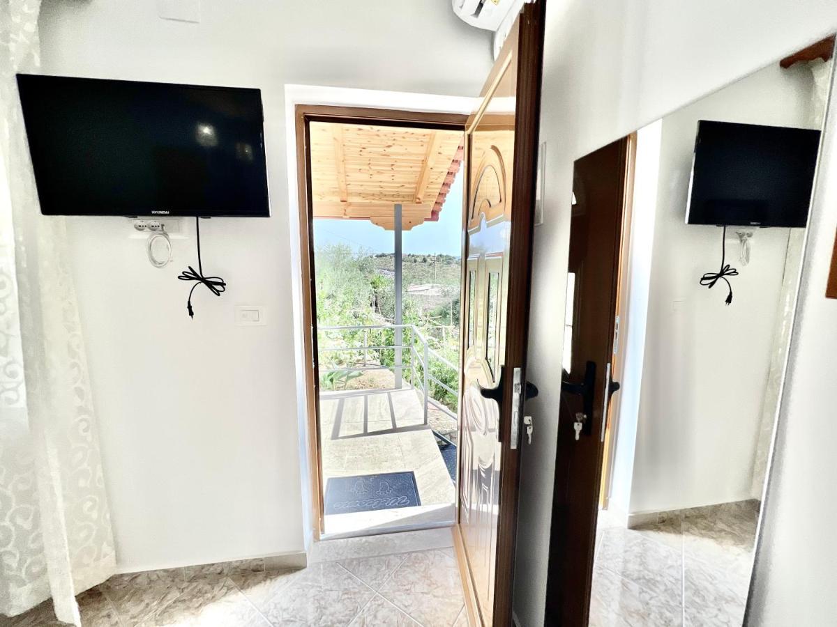 Coral Guesthouse Sarande Exterior photo