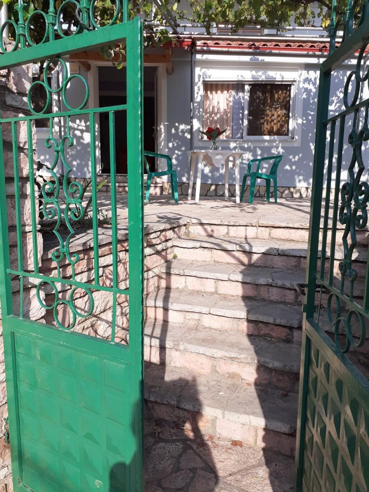 Coral Guesthouse Sarande Exterior photo